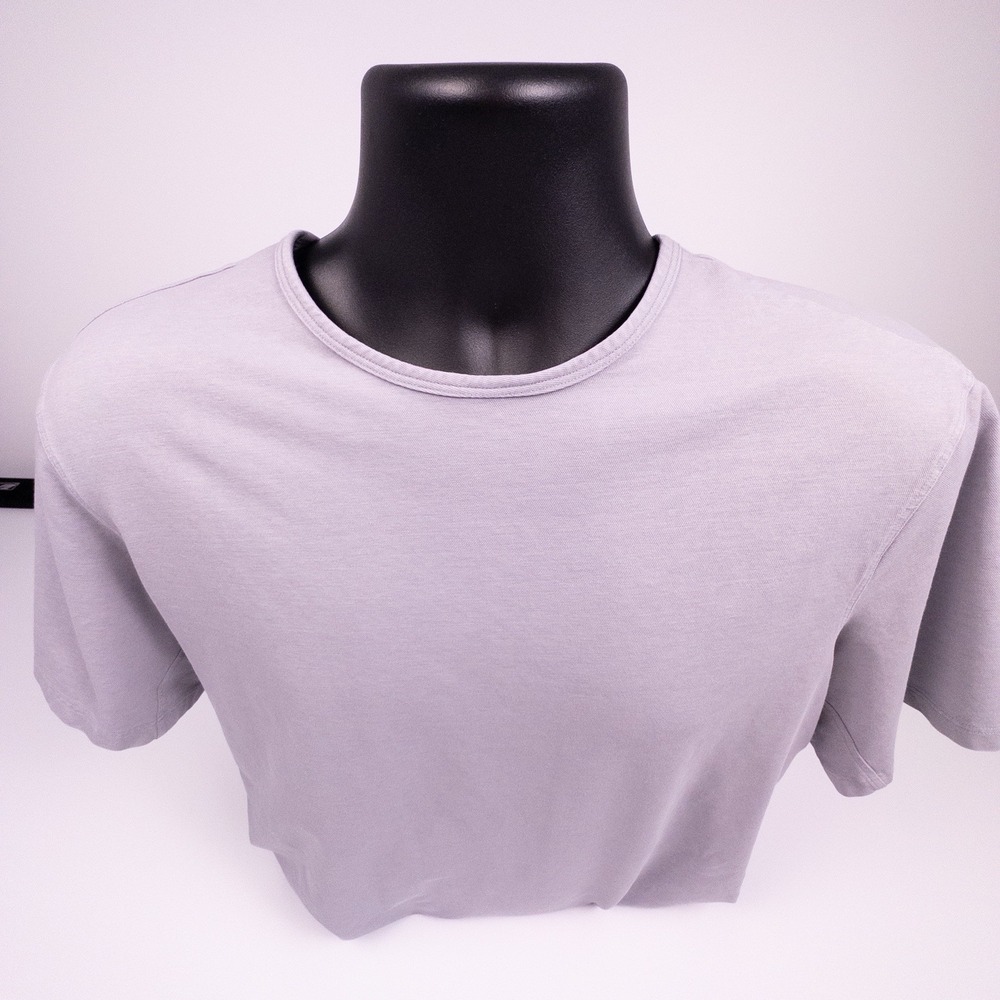 Lululemon Short Sleeve Tshirt‎ Men's Light Gray Shirt Fits Like a Large